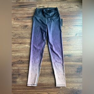AR-33 leggings